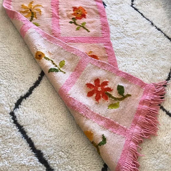 SALE-Vintage Flower Power Rug - Picture 4 of 9